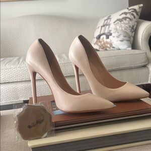 Elegant Nude High Heels Sz 38 (7.5)